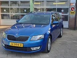 Blauw, metallic lak Gebruikt 2016 Skoda Octavia Business Line Stationwagen | € 13.950 (Duur)