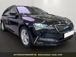 Zwart Gebruikt 2023 Skoda Superb Stationwagen | € 37.950