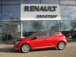 Rood Gebruikt 2024 Renault Clio V Evolution Hatchback | € 21.520