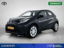 Zwart Gebruikt 2024 Toyota Aygo Play Hatchback | € 17.950 (Eerlijke prijs)
