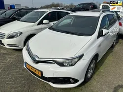 Wit Gebruikt 2016 Toyota Auris Touring Sports Stationwagen | € 10.950 (Eerlijke prijs)