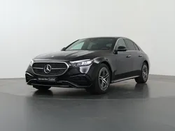 Zwart, metallic lak Gebruikt 2023 Mercedes E300 AMG line Sedan | € 59.850 (Eerlijke prijs)