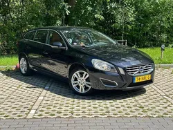 Zwart, metallic lak Gebruikt 2011 Volvo V60 Momentum Stationwagen | € 8.945 (Eerlijke prijs)