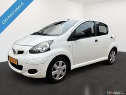 Wit Gebruikt 2011 Toyota Aygo Cool Hatchback | € 3.599 (Eerlijke prijs)