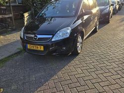 Zwart Gebruikt 2010 Opel Zafira Cosmo MPV | € 2.500 (Iets duurder)