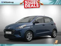 Grijs, metallic lak Nieuw 2024 Hyundai i10 Premium Hatchback | € 20.425 (Eerlijke prijs)