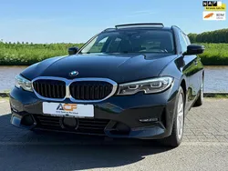 Zwart Gebruikt 2020 BMW 330 Executive Stationwagen | € 28.995 (Goede deal)