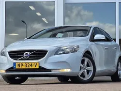 Blauw Gebruikt 2013 Volvo V40 Momentum Stationwagen | € 4.944 (Eerlijke prijs)