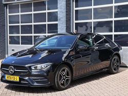 Zwart Gebruikt 2020 Mercedes CLA250e AMG line Sedan | € 31.950 (Eerlijke prijs)