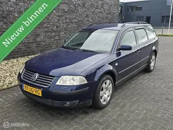 Blauw Gebruikt 2002 VW Passat Comfortline Stationwagen | € 950 (Goede deal)