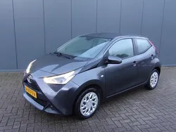 Grijs Gebruikt 2021 Toyota Aygo X-play Hatchback | € 10.450 (Eerlijke prijs)