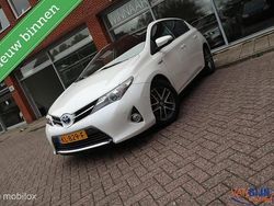 Wit Gebruikt 2015 Toyota Auris Hatchback | € 11.950 (Eerlijke prijs)