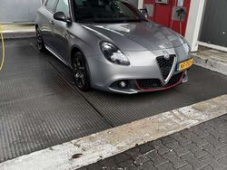 Grijs Gebruikt 2017 Alfa Romeo Giulietta Super Hatchback | € 15.000 (Duur)