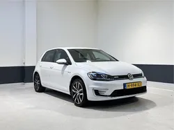Wit, metallic lak Gebruikt 2020 VW e-Golf Hatchback | € 12.949 (Eerlijke prijs)