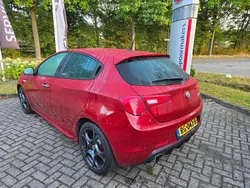 Rood Gebruikt 2017 Alfa Romeo Giulietta Sprint Hatchback | € 17.345 (Iets duurder)