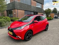 Rood Gebruikt 2016 Toyota Aygo X-cite Hatchback | € 8.950 (Iets duurder)