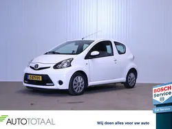 Wit Gebruikt 2012 Toyota Aygo Hatchback | € 4.350 (Eerlijke prijs)