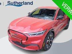 Rood Gebruikt 2024 Ford Mustang Mach-E Premium SUV | € 39.450 (Eerlijke prijs)