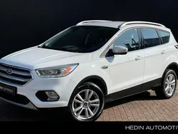 Wit Gebruikt 2017 Ford Kuga Trend SUV | € 17.745 (Eerlijke prijs)