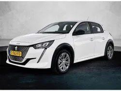 Wit Gebruikt 2023 Peugeot e-208 Style Hatchback | € 21.420 (Eerlijke prijs)