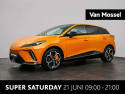 Oranje Nieuw 2025 MG MG4 EV Hatchback | € 35.329 (Eerlijke prijs)