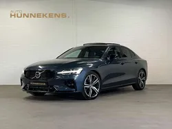 Blauw, metallic lak Gebruikt 2022 Volvo S60 R-Design Sedan | € 35.890 (Eerlijke prijs)