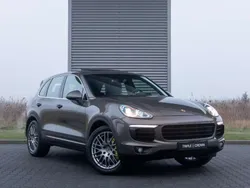 Bruin Gebruikt 2015 Porsche Cayenne SUV | € 33.950 (Eerlijke prijs)