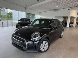 Zwart Gebruikt 2022 Mini ONE Hatchback | € 15.995 (Goede deal)