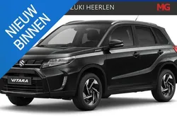 Zwart, metallic lak Nieuw 2025 Suzuki Vitara Style SUV | € 35.448 (Eerlijke prijs)