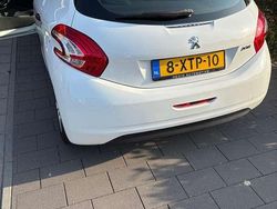 Wit Gebruikt 2014 Peugeot 208 Access Hatchback | € 4.500 (Goede deal)