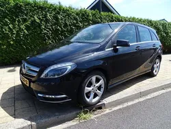 Zwart Gebruikt 2014 Mercedes B180 Ambition MPV | € 10.950 (Goede deal)