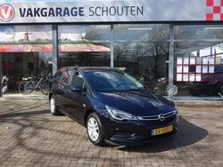 Blauw, metallic lak Gebruikt 2018 Opel Astra Edition Stationwagen | € 12.950 (Duur)