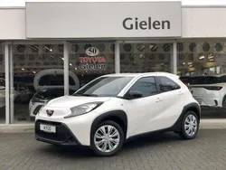 Wit Gebruikt 2024 Toyota Aygo Play Hatchback | € 17.900 (Goede deal)