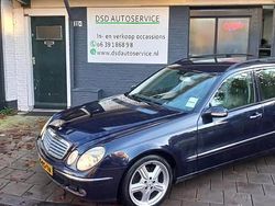 Blauw (metallic) Gebruikt 2005 Mercedes E200 Elegance Stationwagen | € 950