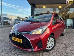 Rood Gebruikt 2014 Toyota Yaris Hybrid Hatchback | € 11.495 (Eerlijke prijs)
