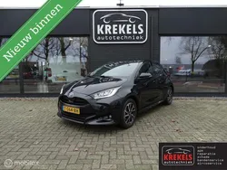 Zwart Gebruikt 2022 Toyota Yaris Team Hatchback | € 21.950 (Eerlijke prijs)