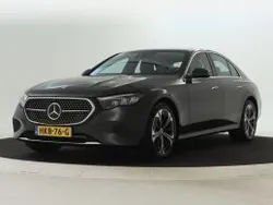 Grafietgrijs metallic Gebruikt 2023 Mercedes E300 Luxury Sedan | € 57.950 (Eerlijke prijs)