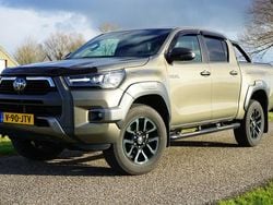 Groen (metallic) Gebruikt 2023 Toyota HiLux Pickup | € 48.650 (Eerlijke prijs)