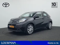 Zwart Gebruikt 2024 Toyota Aygo Play Hatchback | € 20.450 (Eerlijke prijs)
