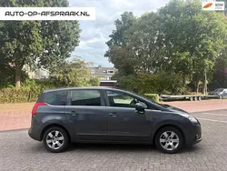 Grijs, metallic lak Gebruikt 2013 Peugeot 5008 MPV | € 2.988 (Super prijs)