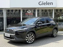 Zwart, metallic lak Gebruikt 2023 Toyota Corolla Cross Edition SUV | € 35.400 (Eerlijke prijs)