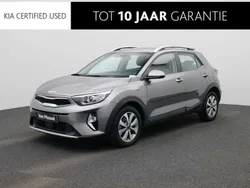 Grijs, metallic lak Gebruikt 2024 Kia Stonic SUV | € 25.400 (Eerlijke prijs)