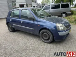 Blauw Gebruikt 2001 Renault Clio II Authentique Hatchback | € 499 (Eerlijke prijs)