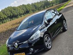 Zwart Gebruikt 2015 Renault Clio IV Night&Day Hatchback | € 5.950 (Eerlijke prijs)