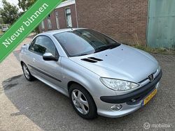 Grijs Gebruikt 2002 Peugeot 206 CC Cabriolet | € 1.199 (Eerlijke prijs)