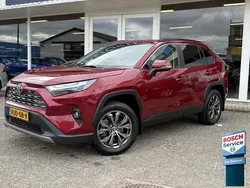 Rood, metallic lak Gebruikt 2023 Toyota RAV4 Executive SUV | € 43.950 (Goede deal)