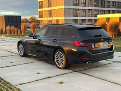 Zwart Gebruikt 2022 BMW 320 Stationwagen | € 34.200 (Eerlijke prijs)