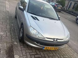 Grijs Gebruikt 2004 Peugeot 206 Hatchback | € 1.950