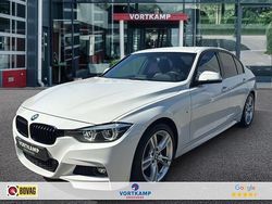 Wit Gebruikt 2018 BMW 318 M Sport Sedan | € 15.950 (Eerlijke prijs)
