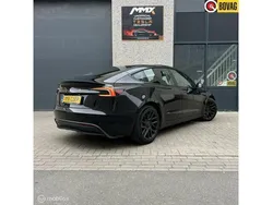 Zwart Gebruikt 2024 Tesla Model 3 Standard Range Sedan | € 35.999 (Eerlijke prijs)